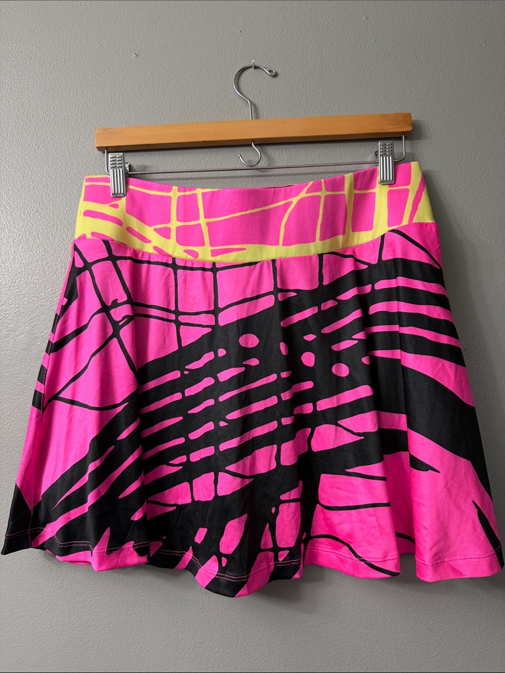 Simplicite by Jamie Sadock pink, black yellow lined golf skort abstract pattern. - Picture 2 of 5